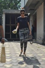  Shilpa Shetty spotted at bandra on 16th April 2018 (6)_5adec035dd07a.JPG