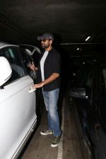Abhay Deol spotted At Airport on 17th April 2018 (22)_5adf2d3c41c05.JPG