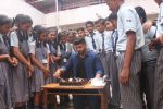 Arjun Kapoor, ambassador for Gender Equality of Girl Rising India Foundation shooting a campaign with 40 kids at Air India Modern School Kalina on 17th April 2018 (11)_5adf2dfeb2398.JPG