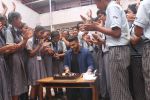 Arjun Kapoor, ambassador for Gender Equality of Girl Rising India Foundation shooting a campaign with 40 kids at Air India Modern School Kalina on 17th April 2018 (12)_5adf2e088e157.JPG