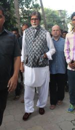 Amitabh Bachchan spotted at versova in mumbai on 20th April 2018 (1)_5ae047da99fc5.jpeg