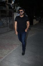 Arjun Kapoor spotted at Shoojit Sircar_s office in bandra on 19th April 2018 (1)_5ae0212a2ee36.jpeg