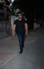 Arjun Kapoor spotted at Shoojit Sircar_s office in bandra on 19th April 2018 (4)_5ae0214260800.jpg