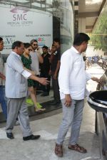 Shahid Kapoor &Mira Rajput Spotted At A Clinic In Bandra on 22nd April 2018 (7)_5ae095c762215.JPG