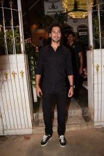 Dino Morea snapped at Grandmama�s All Day Cafe on 28th April 2018 (19)_5ae567c9ab1b8.JPG