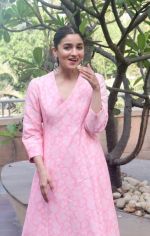 Alia Bhatt at Raazi media interactions in novotel juhu on 6th May 2018 (30)_5af06467e05d2.jpg