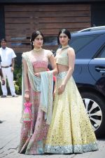 Janhvi Kapoor, Khushi Kapoor at Sonam Kapoor Anand Ahuja_s wedding in rockdale bandra on 8th May 2018 (39)_5af18b38cf119.JPG