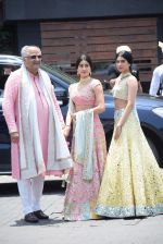 Janhvi Kapoor, Khushi Kapoor, Boney Kapoor at Sonam Kapoor Anand Ahuja_s wedding in rockdale bandra on 8th May 2018 (12)_5af18b4da2cbb.JPG