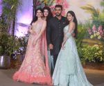 Janhvi Kapoor, Anshula Kapoor, Arjun Kapoor, Khushi Kapoor at Sonam Kapoor and Anand Ahuja_s Wedding Reception on 8th May 2018 (147)_5af423d08aa74.jpg