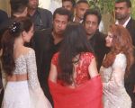 Salman Khan at Sonam Kapoor and Anand Ahuja_s Wedding Reception on 8th May 2018 (149)_5af4427e2d180.jpg