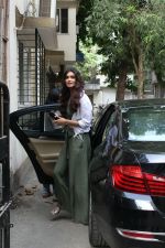  Diana Penty spotted at Bandra on 15th May 2018 (2)_5afbe1d45ecee.JPG