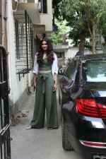  Diana Penty spotted at Bandra on 15th May 2018 (6)_5afbe1e00eb69.JPG