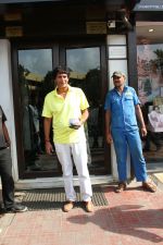  Chunky Pandey with wife Bhawana & daughter Ananya spotted at bandra on 20th May 2018 (4)_5b02a83082cab.JPG