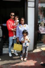 Arpita Khan and Aayush Shrama spotted at bandra on 20th May 2018 (5)_5b02a84aa6329.JPG