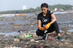 Saiyami Kher at the adidas beach clean up in versova jetty (2)_5b02abcf382b2.jpg