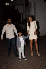 Shilpa Shetty, Raj Kundra & Viaan snapped as they go out for dinner on Viaan_s birthday at juhu on 20th May 2018(26)_5b053ef64f330.JPG