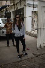 Daisy Shah Spotted At Sunny Sound Juhu on 6th June 2018 (2)_5b18d405c504f.JPG