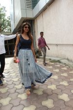 Shilpa Shetty spotted at bandra on 11th June 2018 (3)_5b1f72a83f86f.JPG