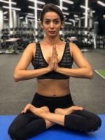 Heena Panchal Celebrates International Yoga Day on 21st June 2018 (14)_5b2bb40bcf26e.jpg