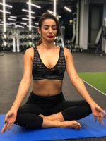 Heena Panchal Celebrates International Yoga Day on 21st June 2018 (3)_5b2bb3e7ebef0.jpg