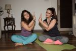 Surveen Chawla doing yoga on the eve of World Yoga Day at her andheri house on 20th June 2018 (21)_5b2b43c4d64ed.JPG