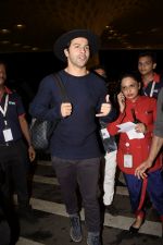 Varun Dhawan leaving for IIFA at international airport in mumbai on 21st June 2018 (36)_5b2c9aa914a3f.JPG