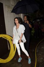 Sonal Chauhan spotted at juhu on 23rd June 2018 (5)_5b2f904d4fa91.JPG