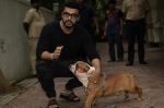 Arjun Kapoor birthday cake cutting at his juhu residence on 26th June 2018 (36)_5b3313f243547.jpg