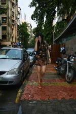 Shruti Haasan Spotted at Bandra on 7th July 2018 (3)_5b430213df2b6.jpg