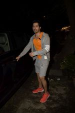 Varun Dhawan spotted at gym in juhu on 12th July 2018 (11)_5b485585abae7.JPG