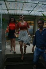 Mouni Roy spotted at Kitchen Garden in bandra on 22nd July 2018 (9)_5b557b7b600d5.JPG