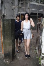Khushi Kapoor spotted at Kromakay salon in juhu on 24th July 2018 (15)_5b58188878921.JPG