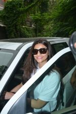 Daisy Shah Spotted At Bandra on 30th July 2018 (7)_5b6064d8af7f7.JPG