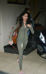 Janhvi Kapoor Spotted At Matrix Office In Bandra on 30th July 2018 (1)_5b6078e8a7723.jpg