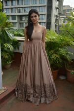 Mouni Roy Spotted At Ritesh_s Office In Bandra on 31st July 2018 (3)_5b615ebdc7178.JPG