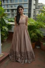 Mouni Roy Spotted At Ritesh_s Office In Bandra on 31st July 2018 (5)_5b615ec61710d.JPG