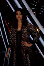 Aishwarya Rai Bachchan at the promotions of film Fanney Khan On The Sets Of Indian Idol in Yashraj Studio, Andheri on 1st Aug 2018 (117)_5b62b1f620574.JPG