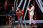 Anil Kapoor, Manish Paul at the promotions of film Fanney Khan On The Sets Of Indian Idol in Yashraj Studio, Andheri on 1st Aug 2018 (113)_5b62b325eb4d0.JPG