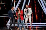 Anil Kapoor, Manish Paul at the promotions of film Fanney Khan On The Sets Of Indian Idol in Yashraj Studio, Andheri on 1st Aug 2018 (115)_5b62b3283e2af.JPG