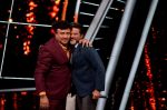Anil Kapoor, Manish Paul at the promotions of film Fanney Khan On The Sets Of Indian Idol in Yashraj Studio, Andheri on 1st Aug 2018 (127)_5b62b337d6583.JPG