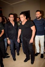 Salman Khan at Red Carpet for Manish Malhotra new collection Haute Couture on 1st Aug 2018 (15)_5b62bb7f01103.JPG