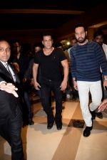 Salman Khan at Red Carpet for Manish Malhotra new collection Haute Couture on 1st Aug 2018 (17)_5b62bb8577f7a.JPG