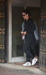 Kareena Kapoor spotted at Pilates gym in khar on 4th Aug 2018 (5)_5b67c421a586d.jpg