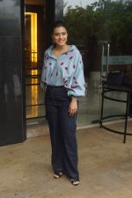 Kajol Spotted At Intreview Of Helicopter Eela on 16th Oct 2018 (18)_5b75878779aff.JPG