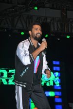 Vicky Kaushal at Manmarziyaan Music Concert in NM College In Juhu on 19th Aug 2018 (7)_5b7a74b84d194.jpg