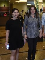 Anjali Tendulkar, Sara Tendulkar Attends Special Screening Of Film Gold in Rangbhawan In Bandra on 24th Aug 2018 (13)_5b816778b9b7d.jpg