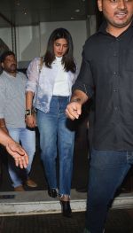 Priyanka Chopra spotted at Bastian in bandra on 23rd Aug 2018 (4)_5b816fc5c096f.jpg