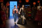 Rhea Chakraborty as the Show stopper for ABRAHAM & THAKORE RUNWAY at Lakme Fashion Week on 22nd Aug 2018 (32)_5b81696b076a4.JPG