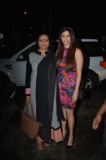 Daisy Shah with mother spotted at Bastian in bandra on 25th Aug 2018 (11)_5b83a83e5f6c5.JPG