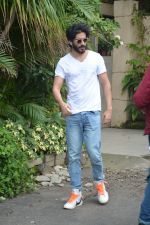 Harshvardhan Kapoor spotted at a clinic in bandra on 24th Aug 2018 (1)_5b839304cab47.JPG